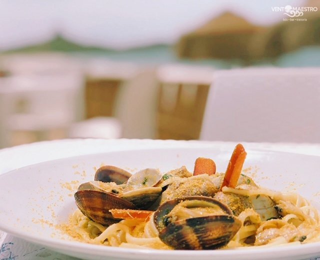 Many dishes of typical Sardinian and Cabras cuisine with fresh and local products.