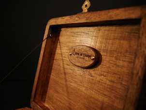 box,crate,small,trunk,wood,music,casket,carillon