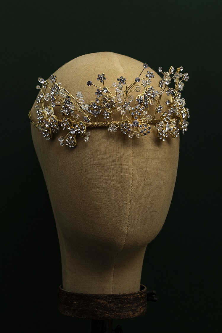 Coroncina sposa: copricapo con fiori e guglie rami oro