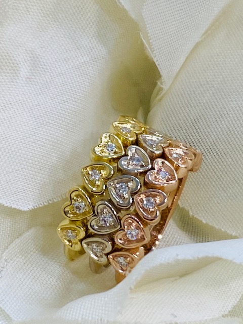 Collezione "Cuori" anello a fascia in oro 750 e diamanti