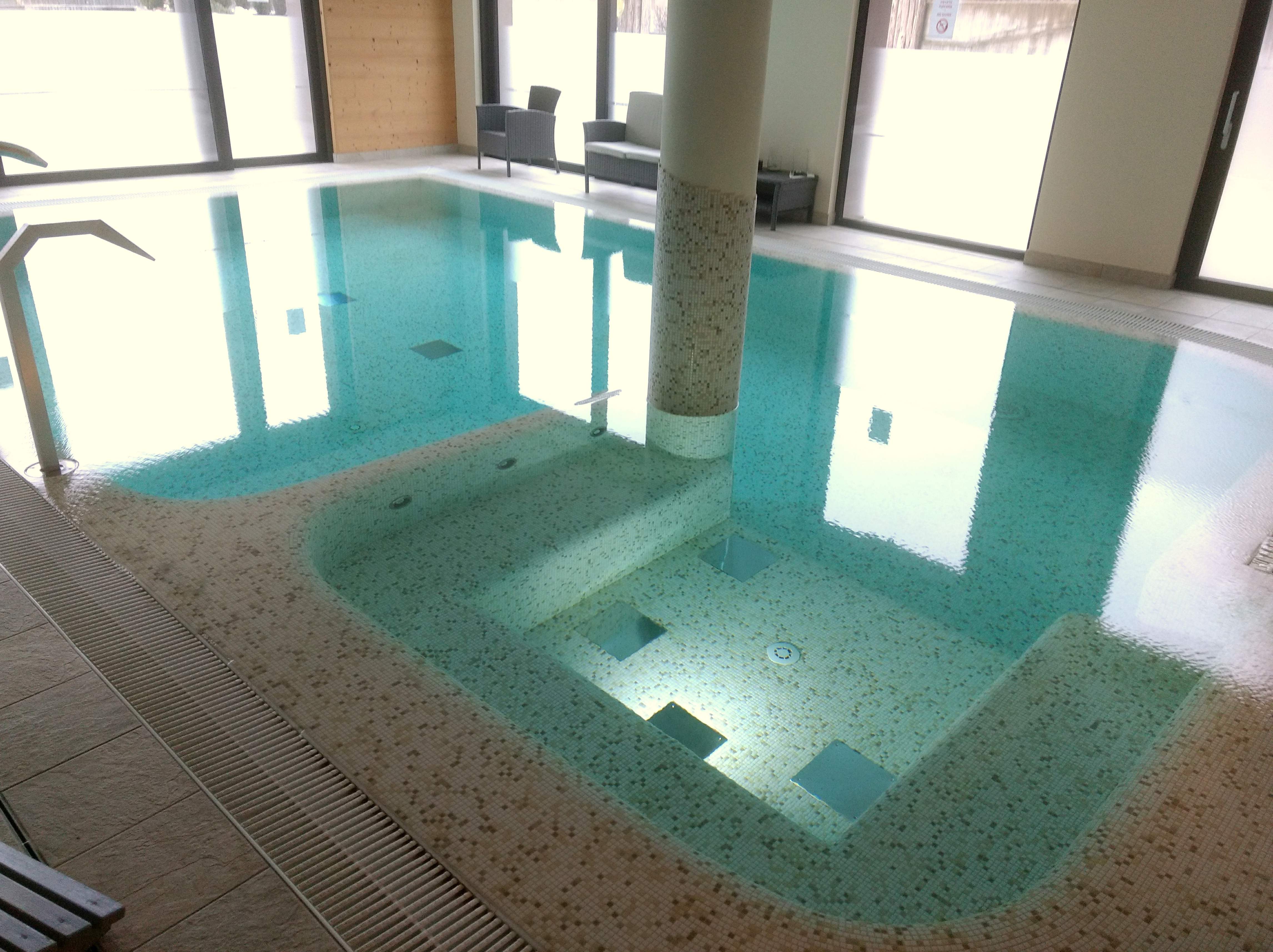 Rivestimetno piscina in mosaico appiani