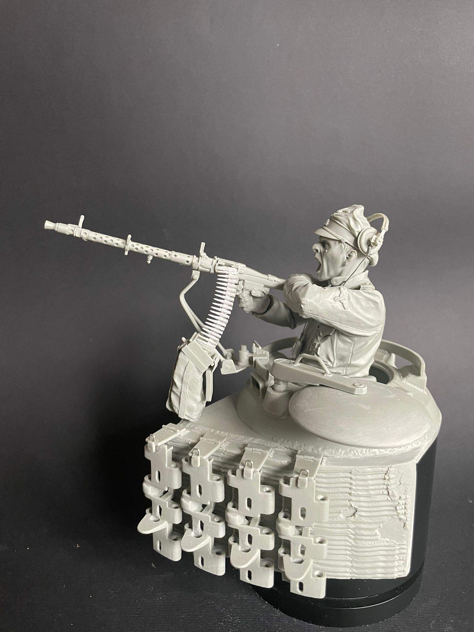 DTM005 - TIGER COMMANDER IN FALAISE 1944  -  Scale  1:10