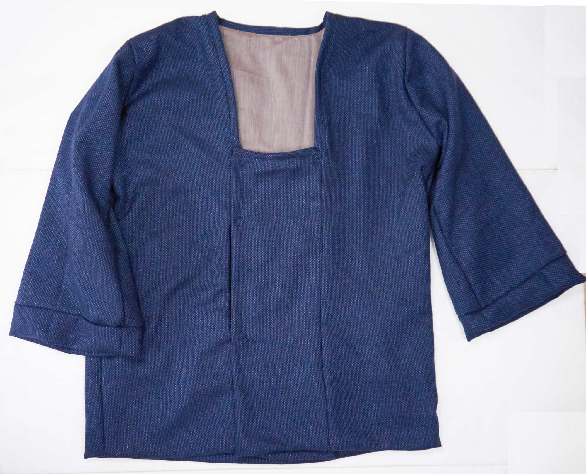 giacca in lana foderata con maniche ampie e tasca frontale