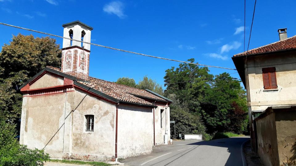 Piccola e antica chiesa risalente al 500, situata al confine del comune di Buccinasco