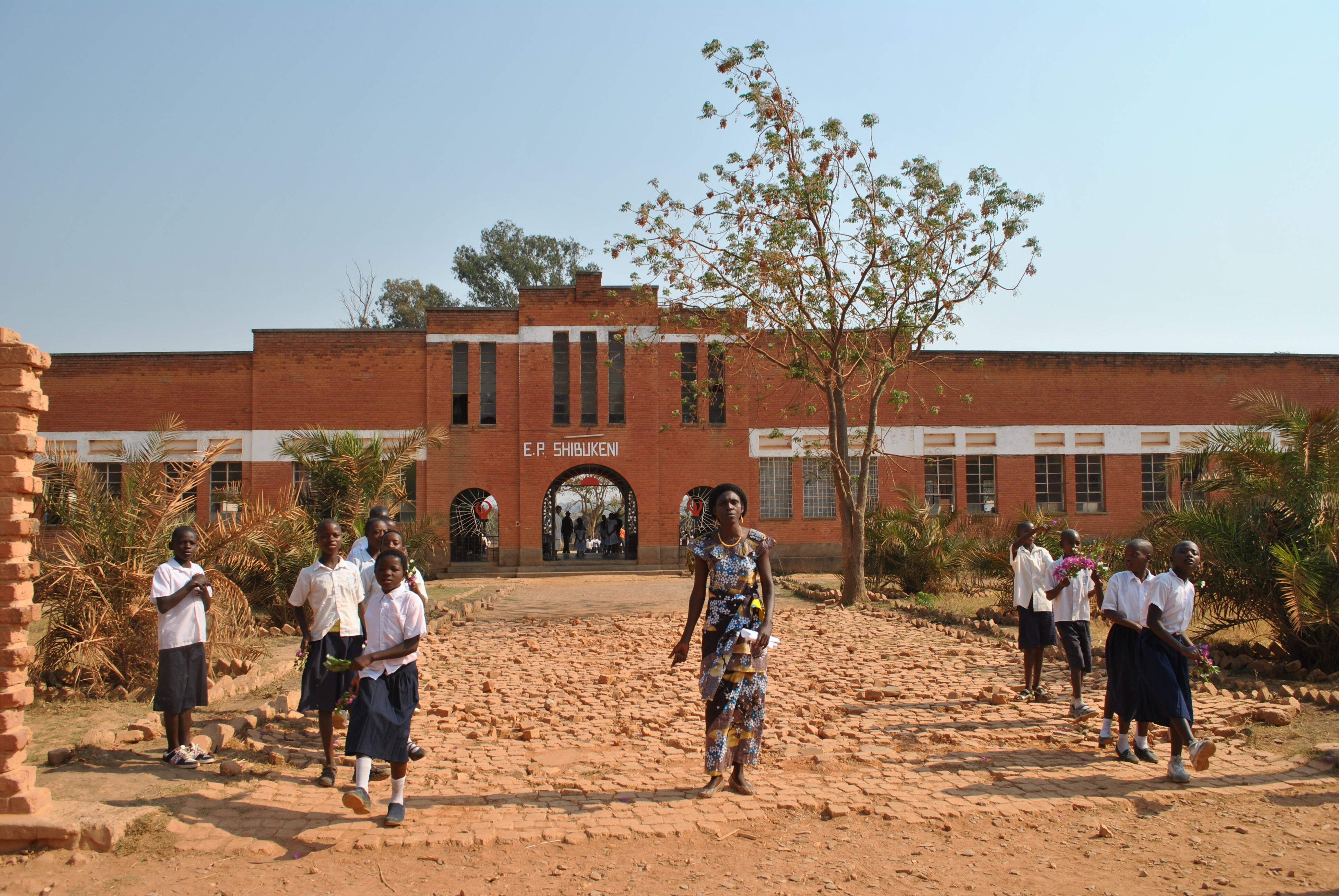 Foto della scuola ristrutturata in Africa