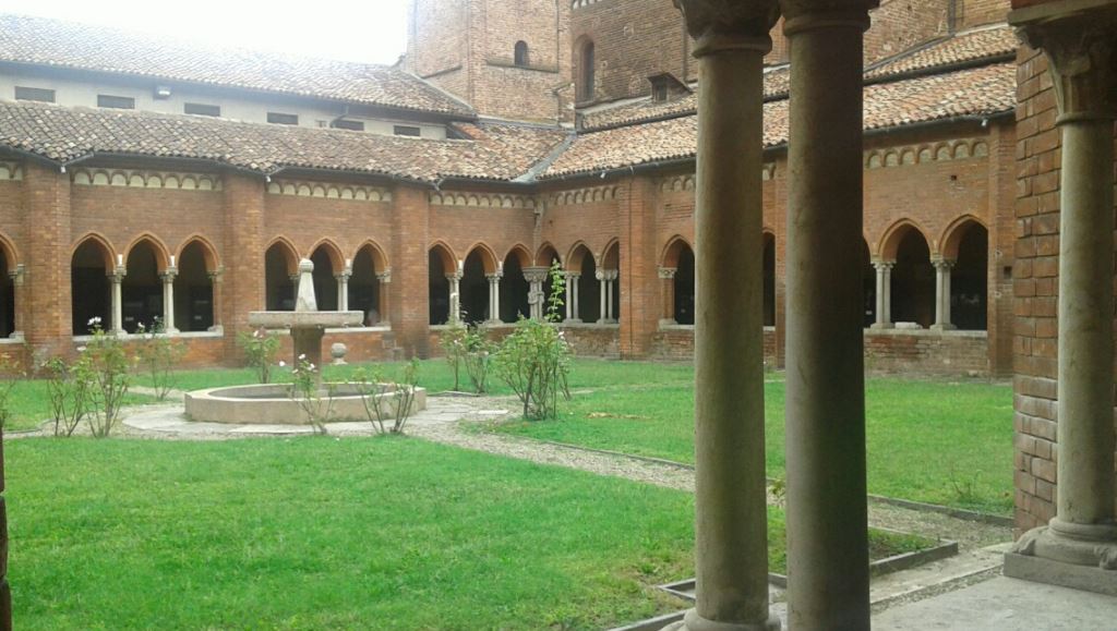 chiostro abbazia chiaravalleJPG