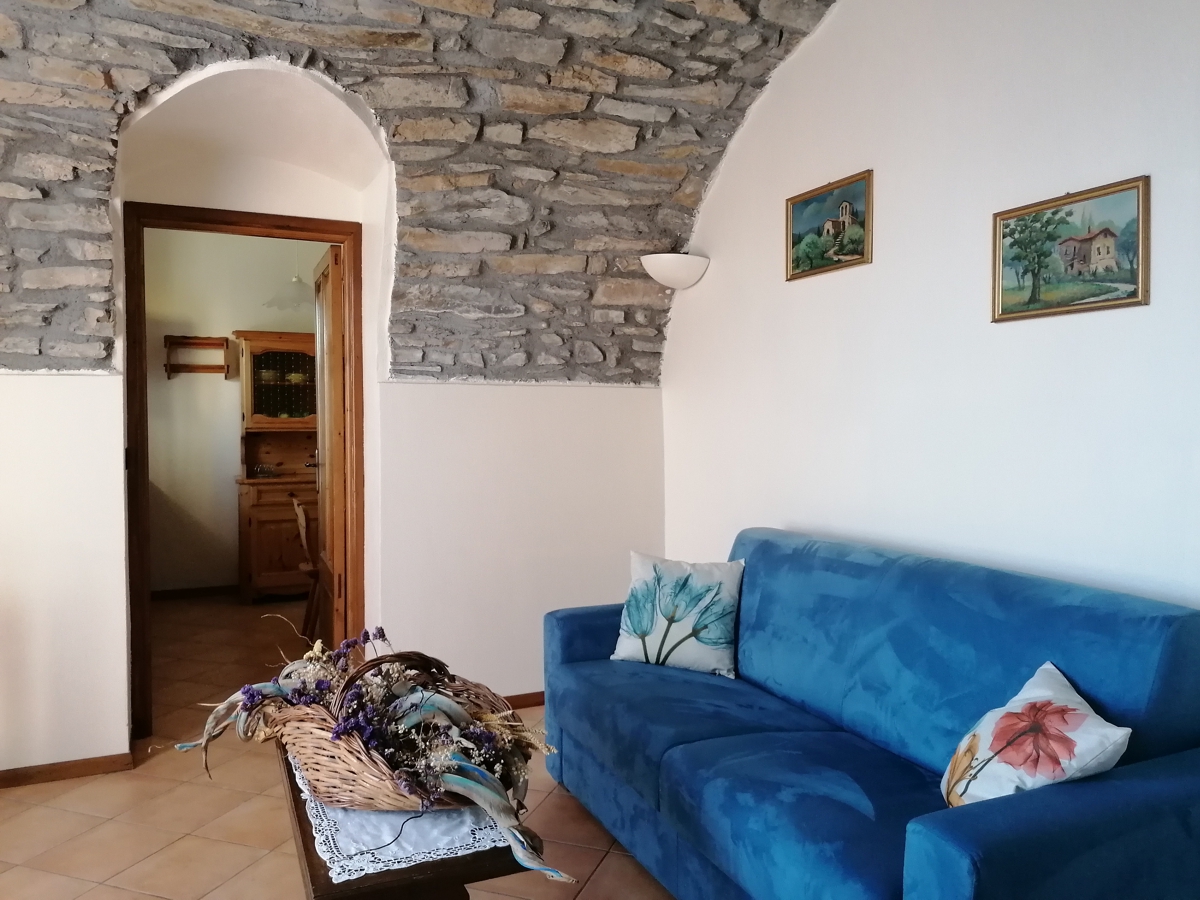 The Fox - living room and kitchen - farmhouse in Pigna - Imperia - Liguria