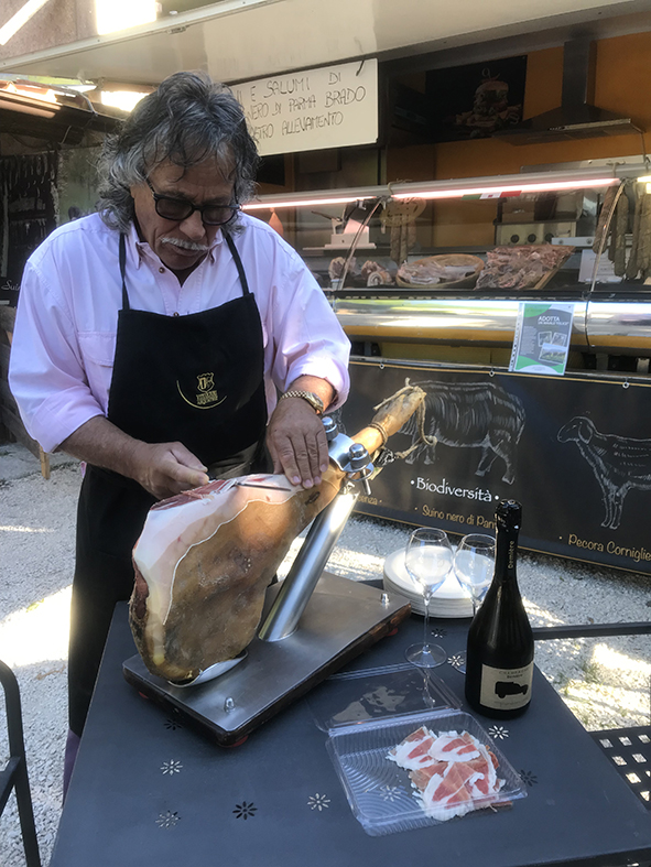 Il prosciutto di suino nero di Parma brado incontra i vini di FurgonVino