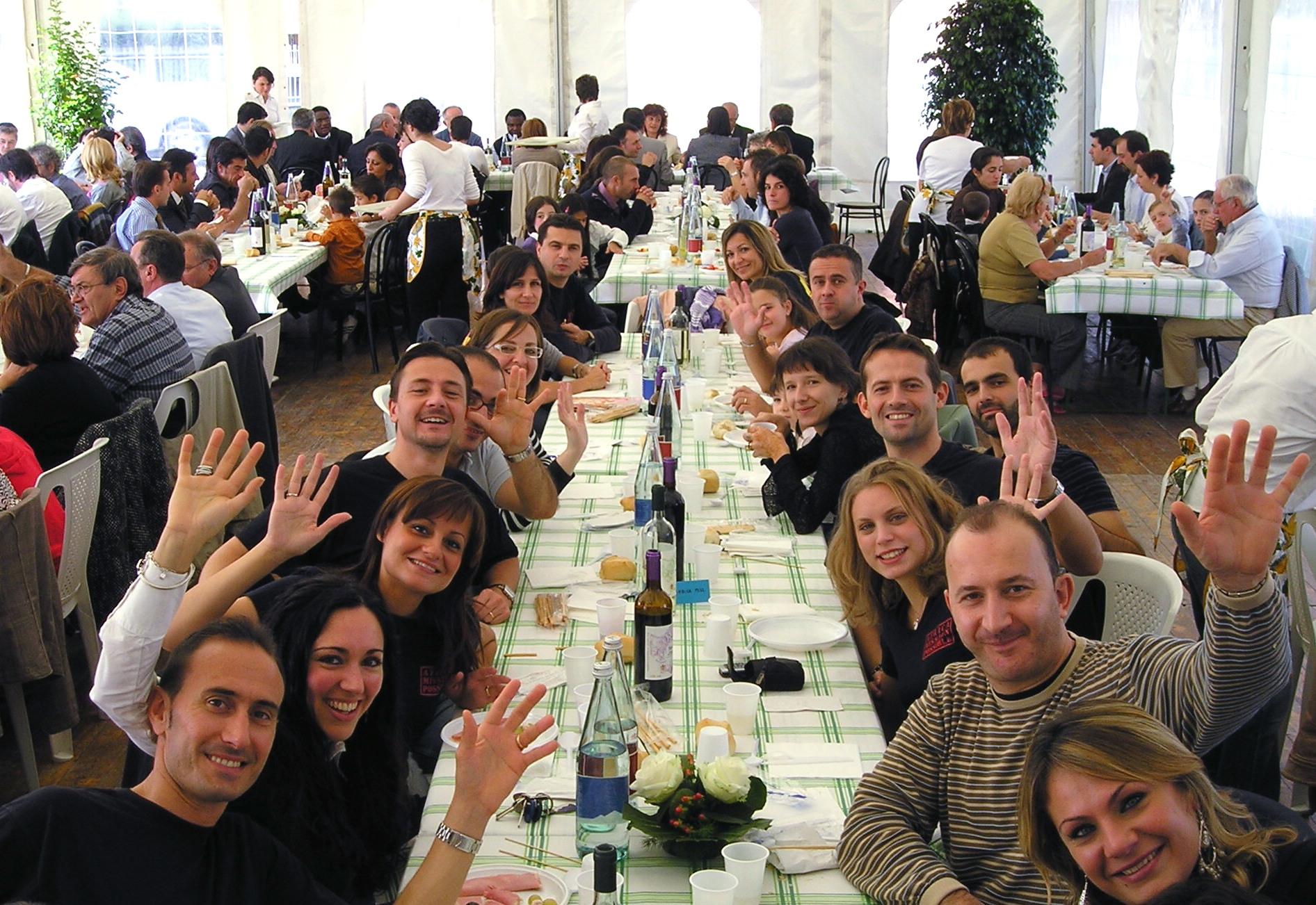 Foto del team durante un pranzo
