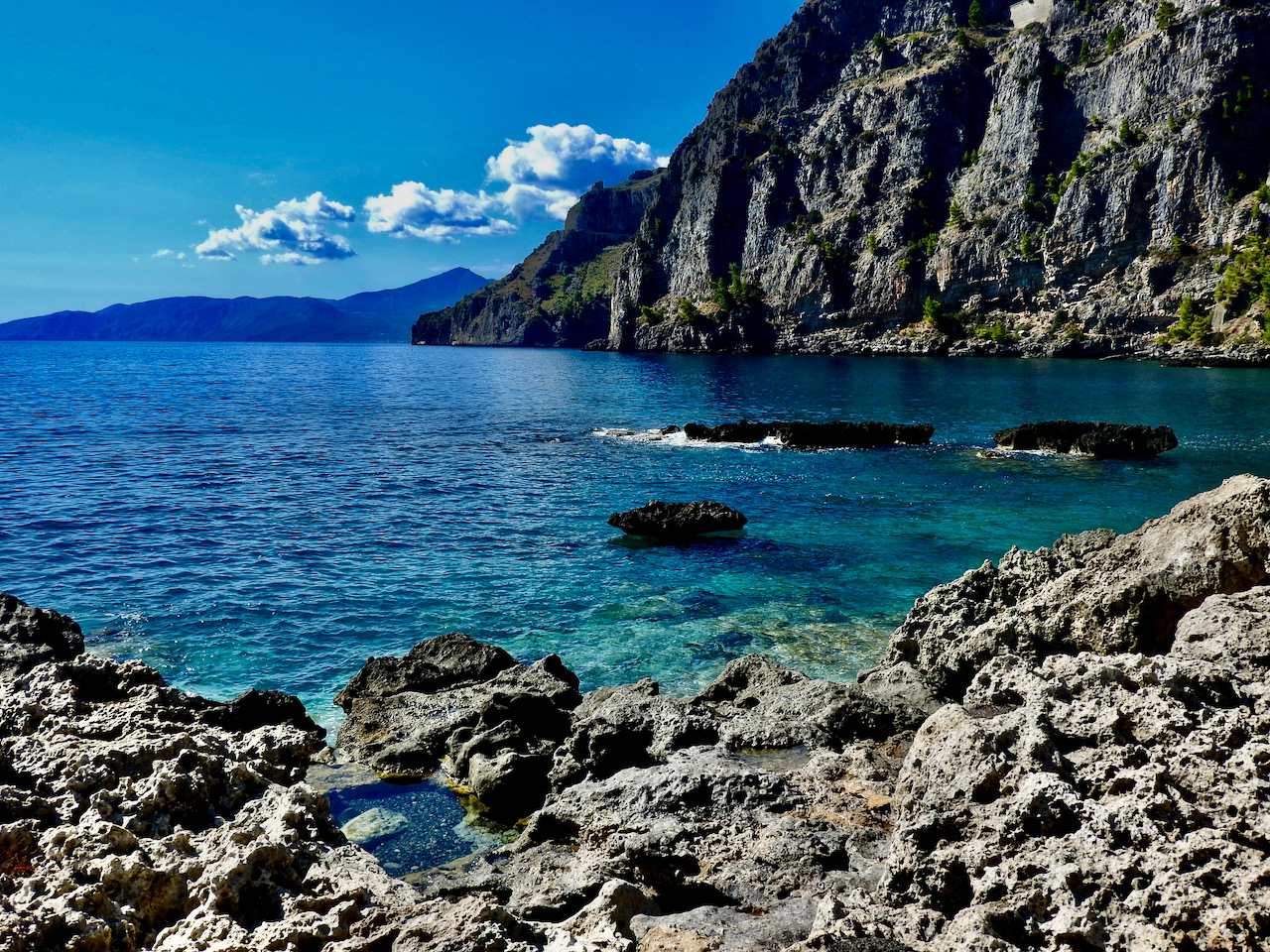 Mare, scogli, Baslicata, vita