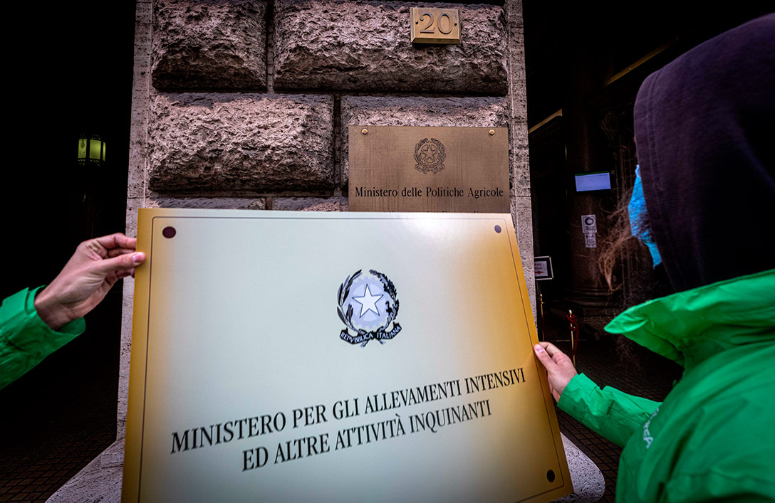 Blitz a Roma, Greenpeace cambia i nomi ai ministeri