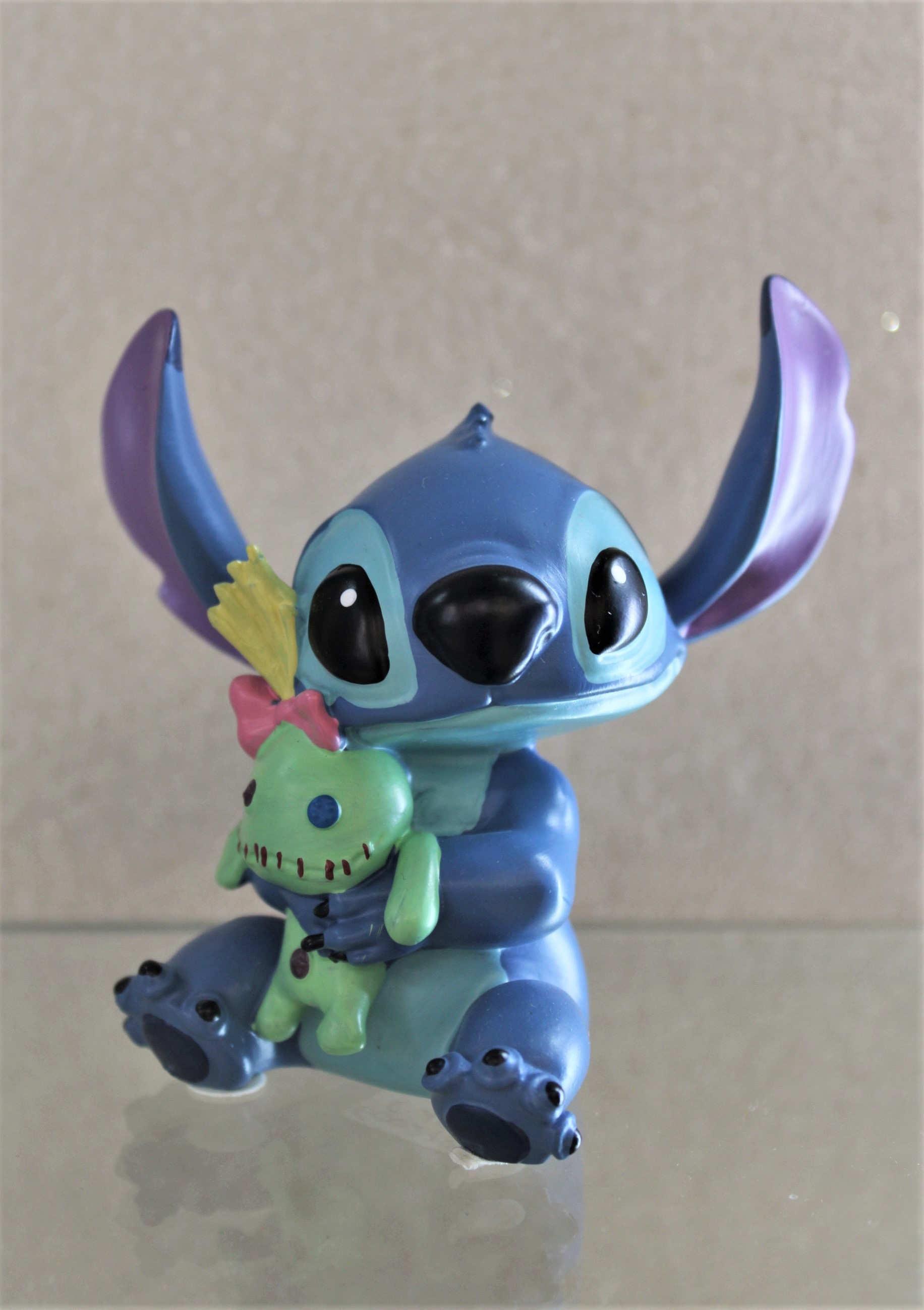 MINI STITCH CON LA BAMBOLA DISNEY SHOWCASE