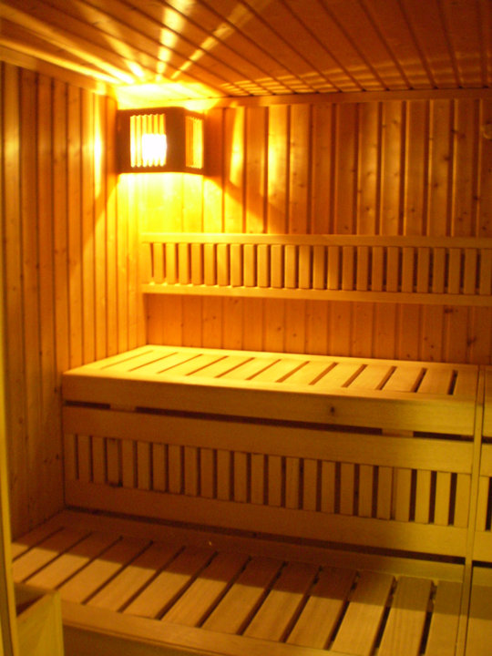 I benefici della sauna, la lezione finlandese: suda che ti passa