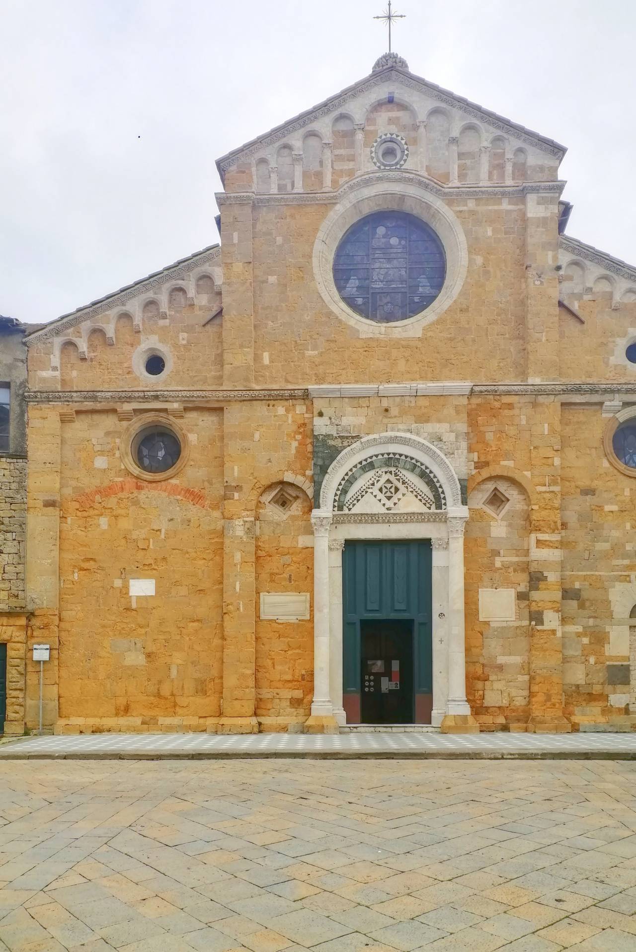 cosa vedere a volterra, duomo e battistero