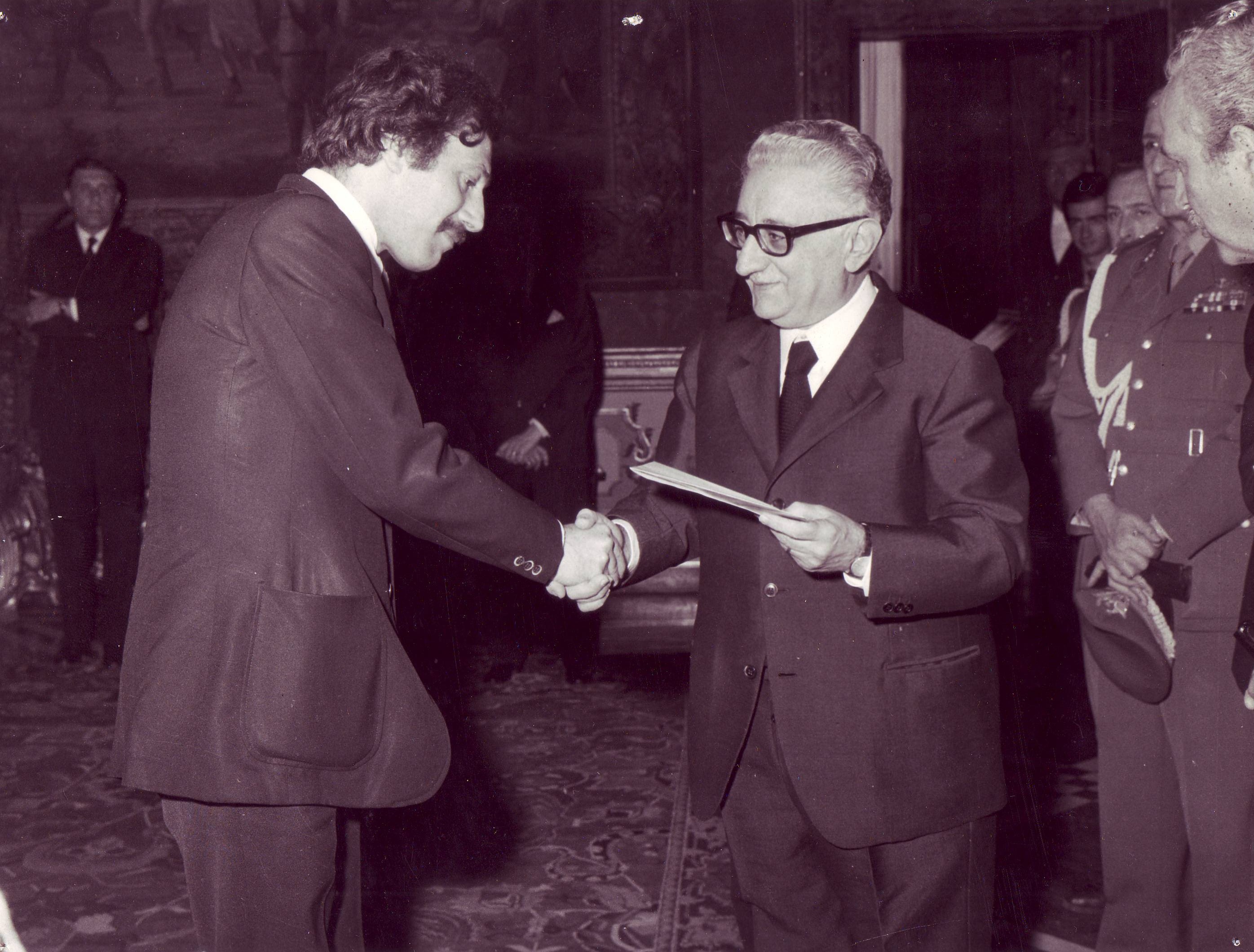 1974 - Pressburger riceve dal Presidente Leone il Premio Pirandello