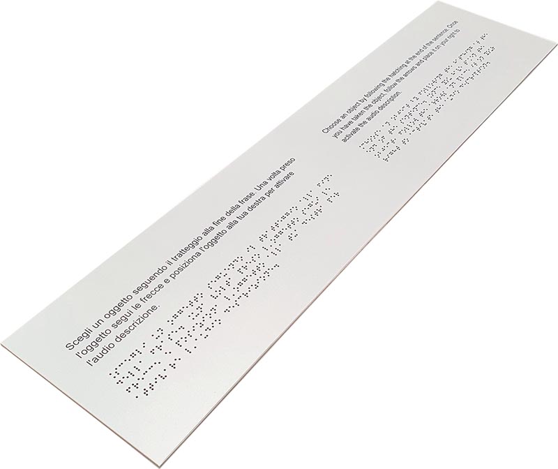 Targhe tattili con duplice scrittura italiano/Braille e inglese/Braille