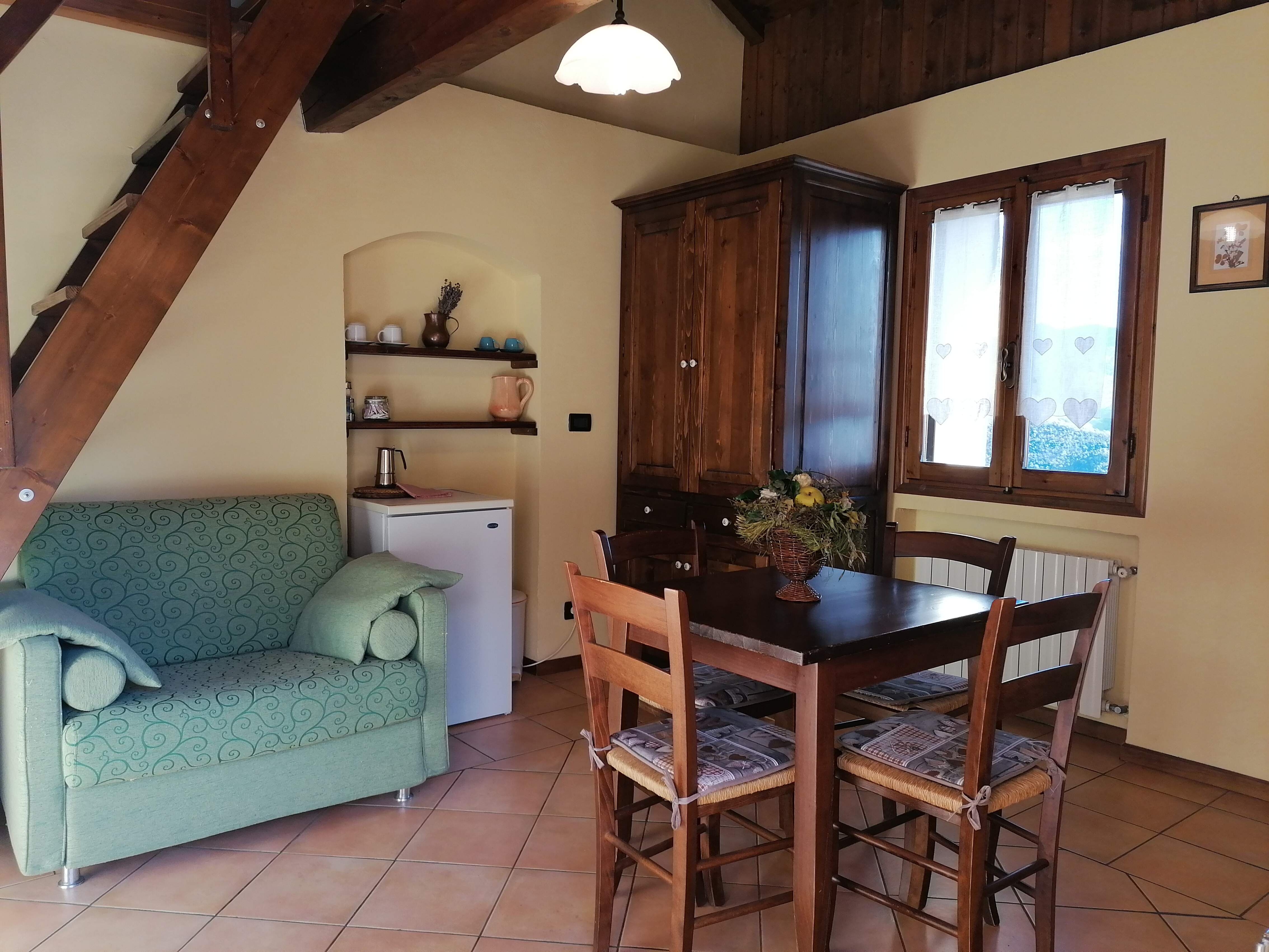 soggiorno e cucinino - agriturismo con centro benessere a Pigna in provincia di Imperia - Liguria