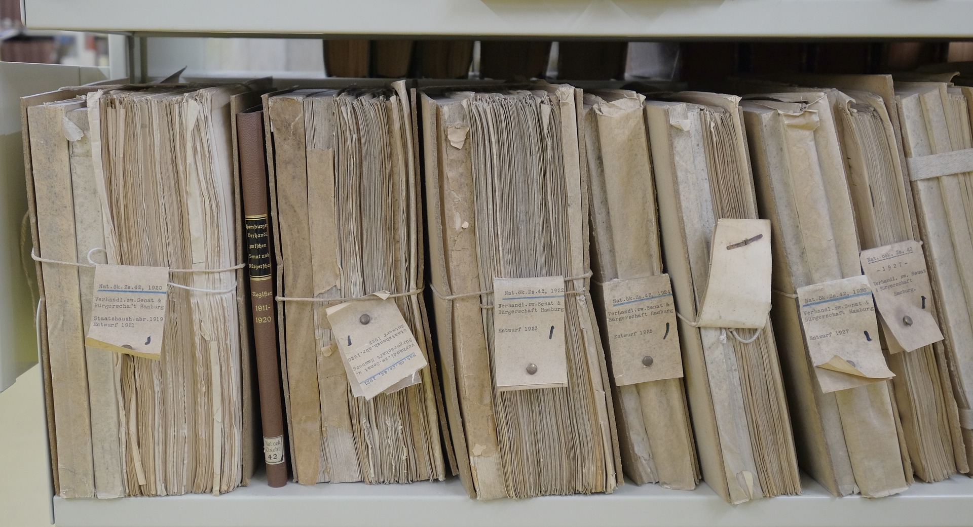 Le fasi di vita: l’archivio di deposito e l’archivio storico
