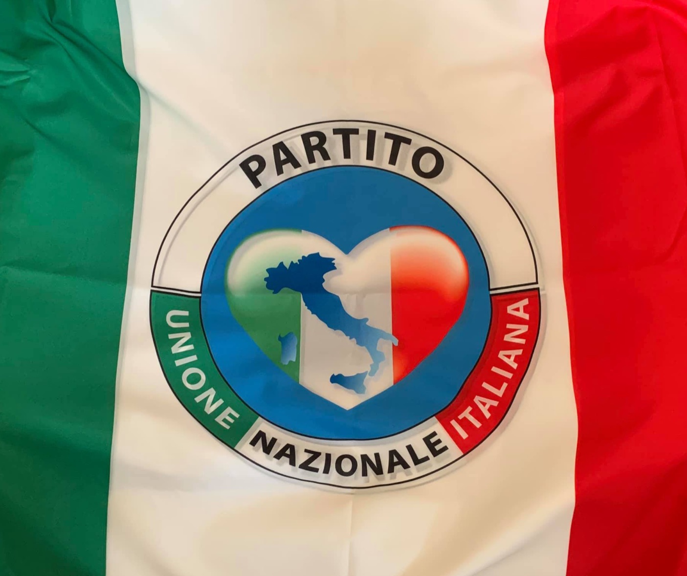 L'attuale governo italiano ha tutti i caratteri di un regime totalitario e l'Italia è sul lastrico
