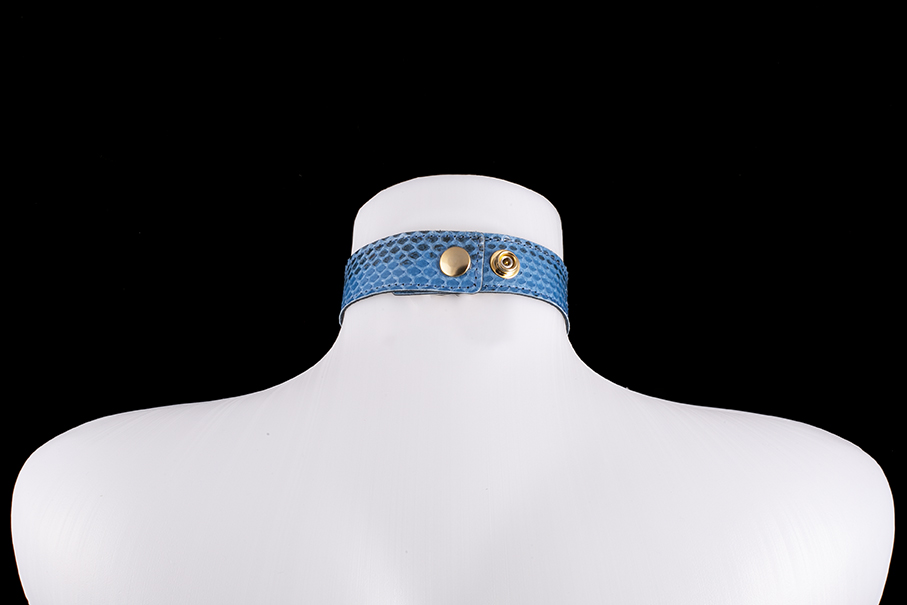 Choker Venus in real Snake Col. Jeans con Pietra Ovale