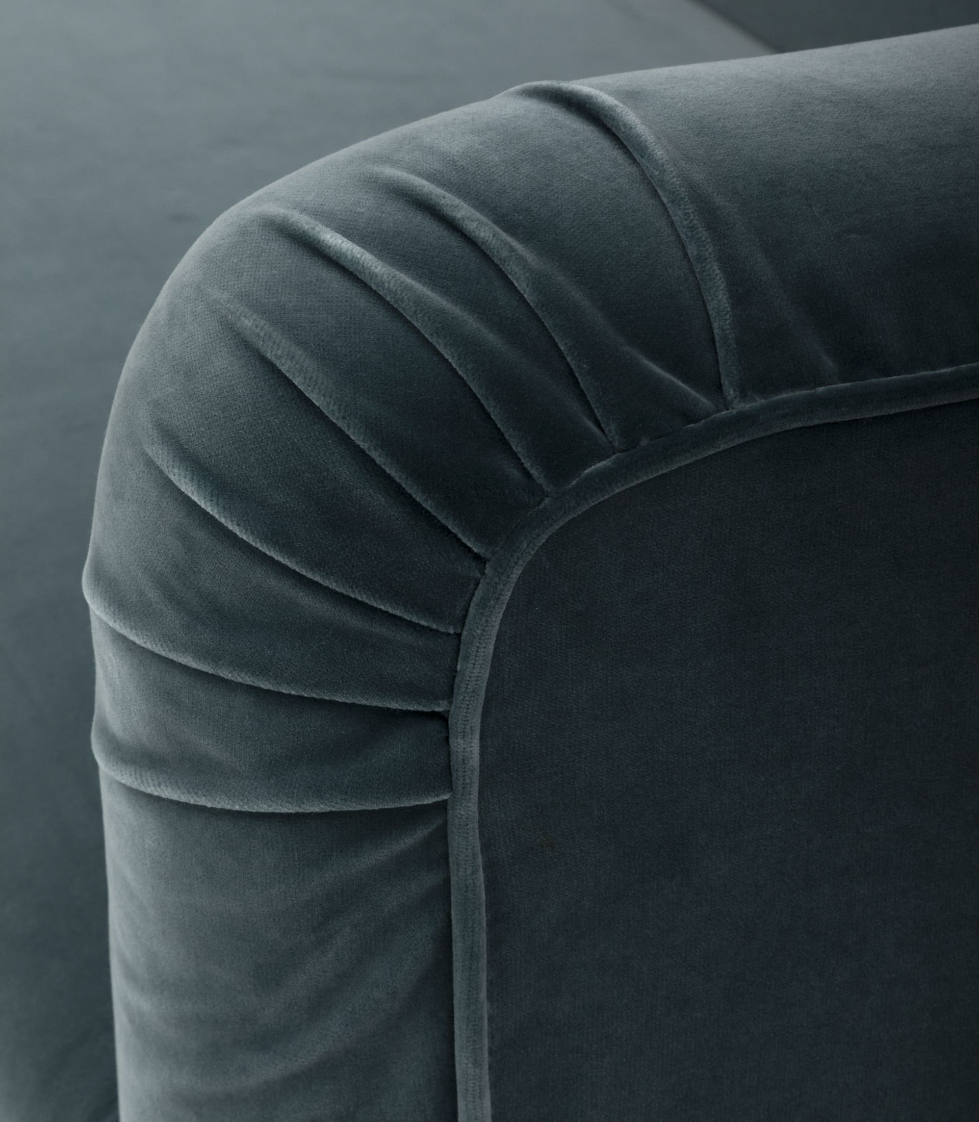 Sedute in poliuretano espanso D30 + falde di dacron + tela di cotone. Rete con maglia elettrosaldata