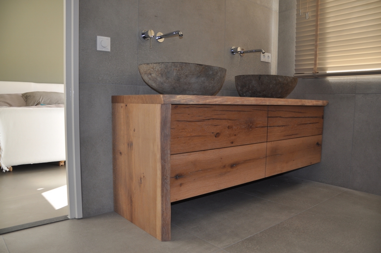 mobile bagno in legno massello con corteccia naturale vista verniciati anti acqua idrorepellenti