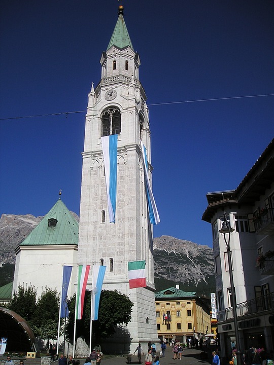 Sedicesima tappa, Sacile-Cortina      -     Dolomiti, il cuore della corsa rosa