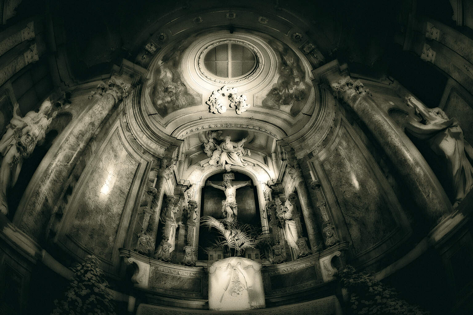 <img src="Torino Duomo Cappella SS.Crocifisso©Toni Spagone.jpg"