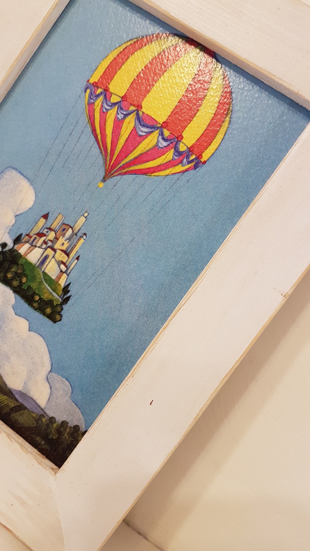 Il viaggio del paese in mongolfiera con cornice, the journey  of the village in the ballon with fram