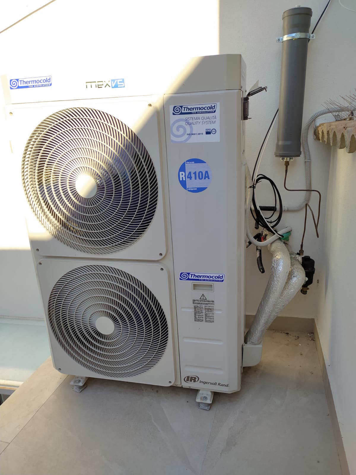 Pompa di calore ad inverter per alimentazione impianto a ventilconvettori