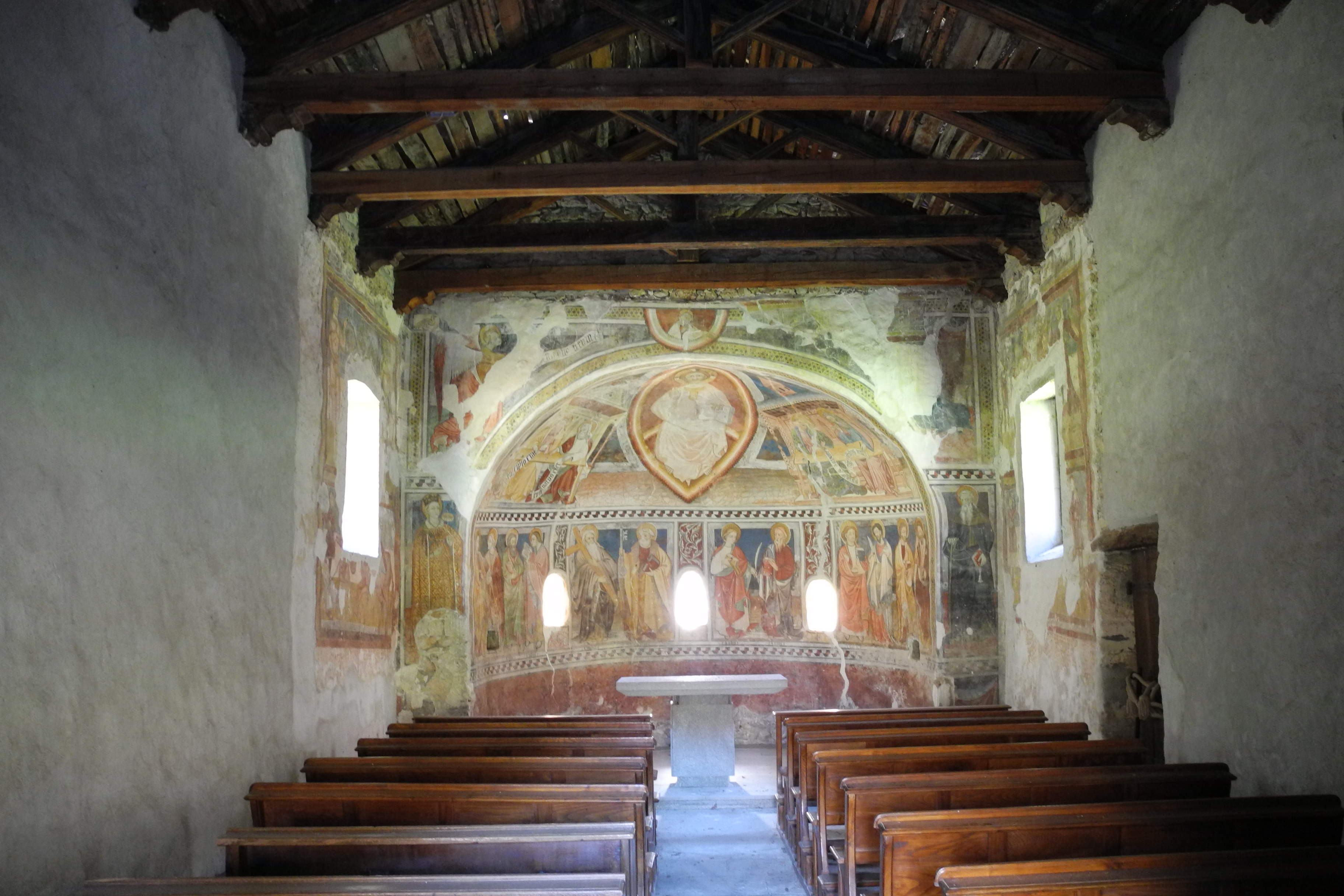 interno Cappella  di San Salvatore  (loc. Macra)