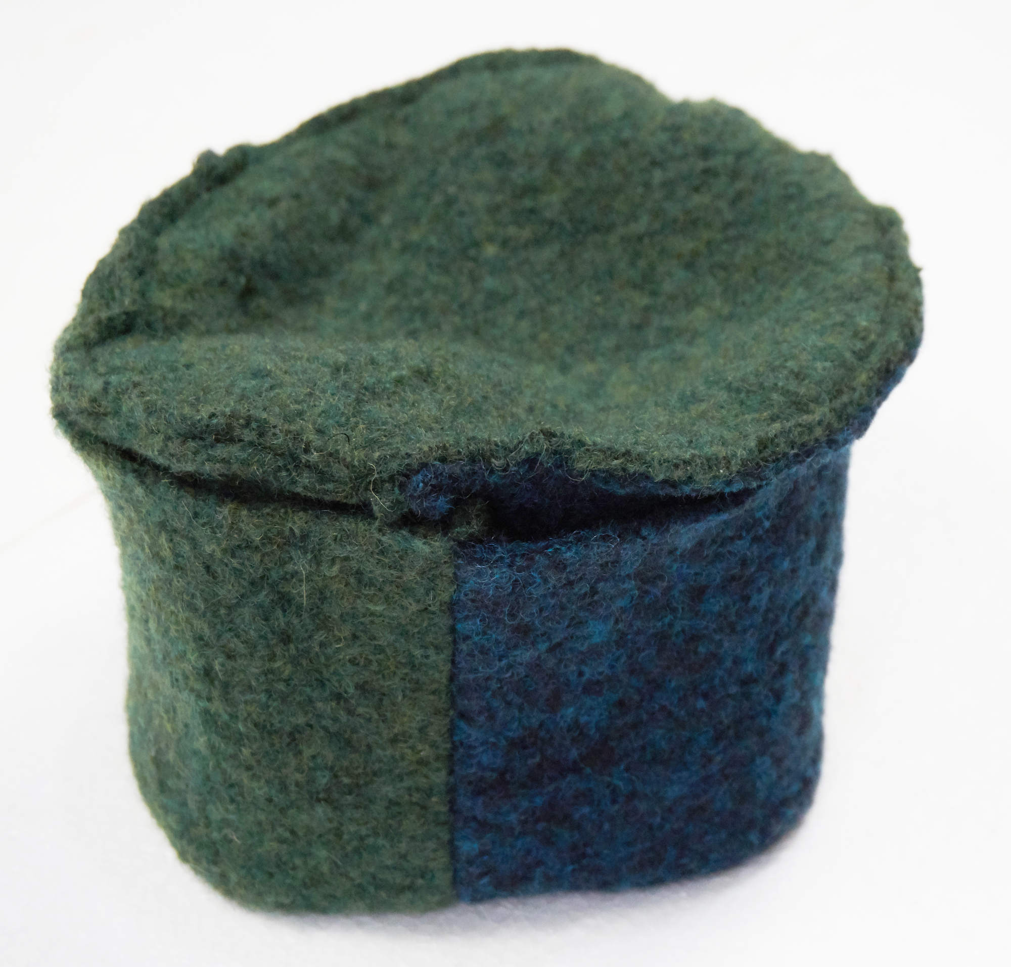 cappello in lana cotta con inserti