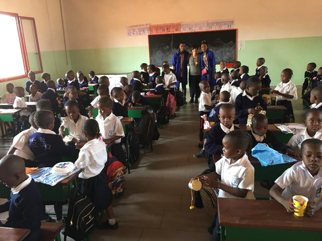 Foto di una classe di bambini africani