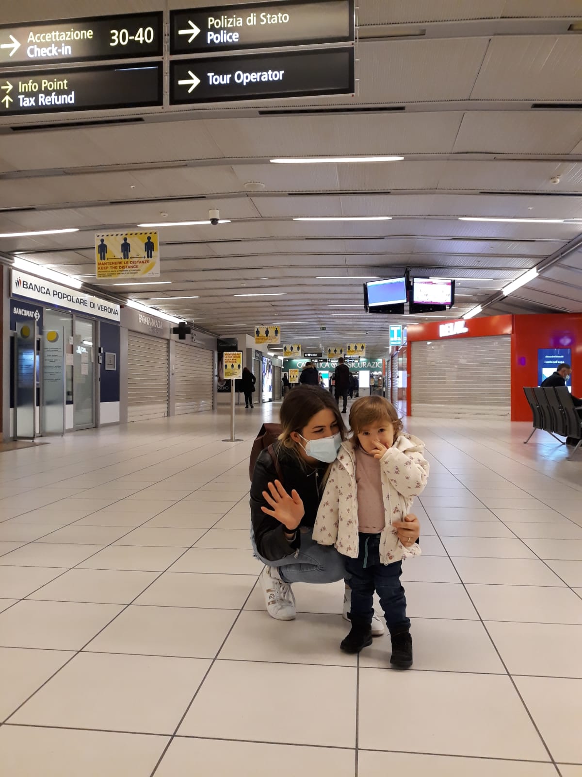 Mirea e mamma Eralda emozionate ci salutano in aeroporto!