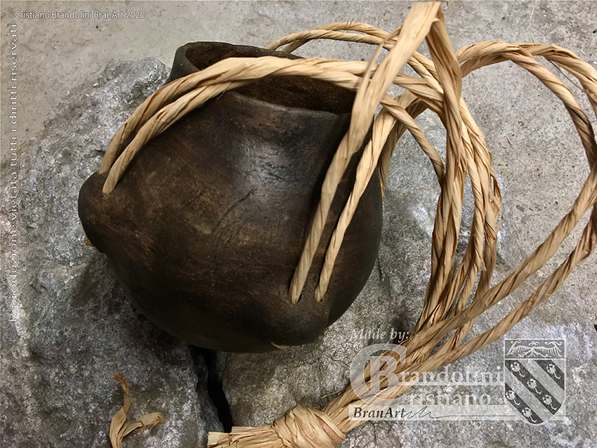 Vaso globulare neolitico. Museo Archeologico Ponti, Isolino Virginia, Biandronno (VA).