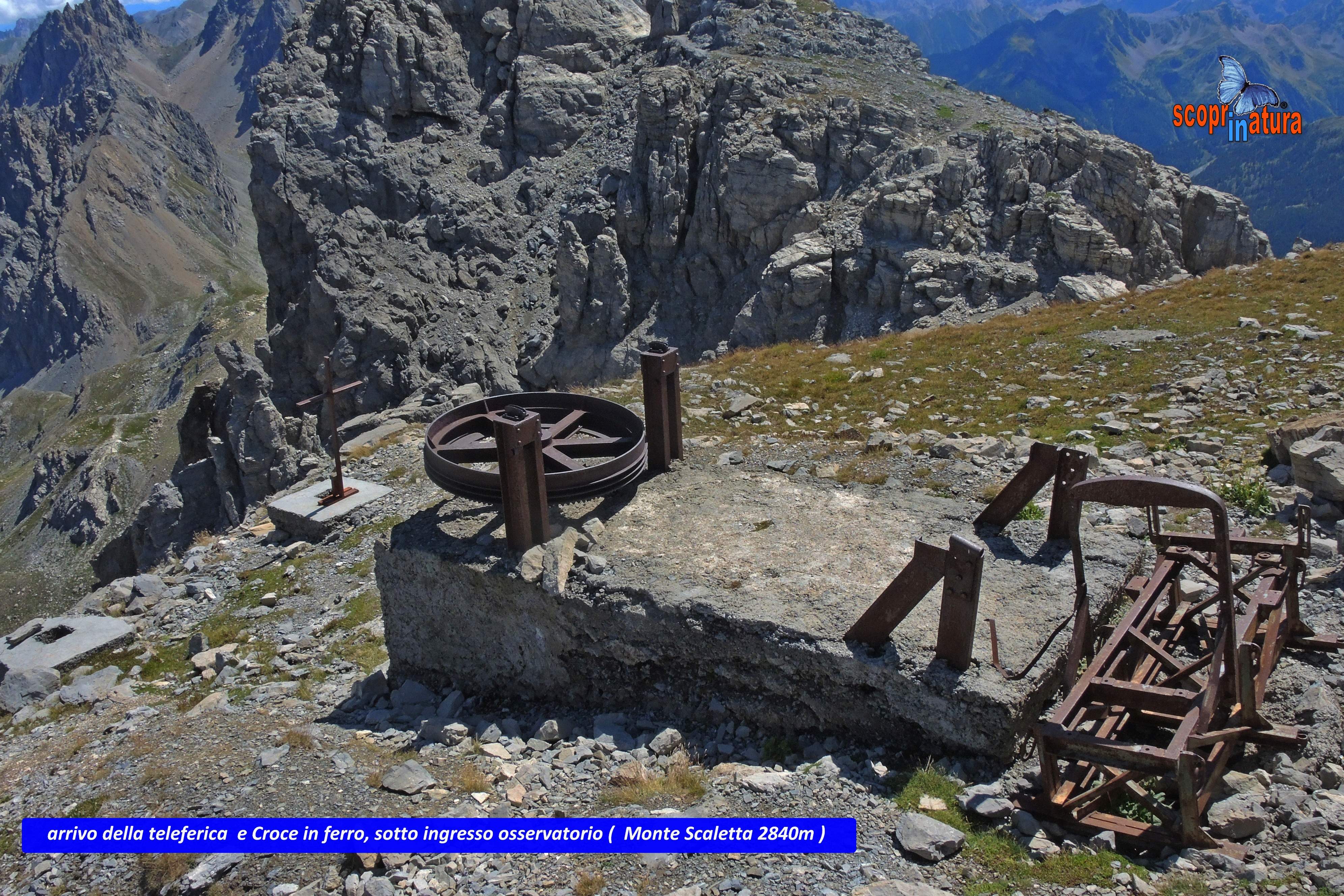 arrivo della teleferica e croce in ferro, sotto ingresso osservatorio (Monte Scaletta 2840m)