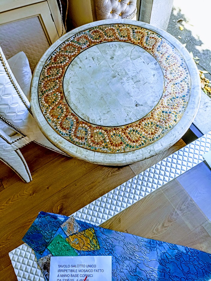 tavolo lato divano mosaico