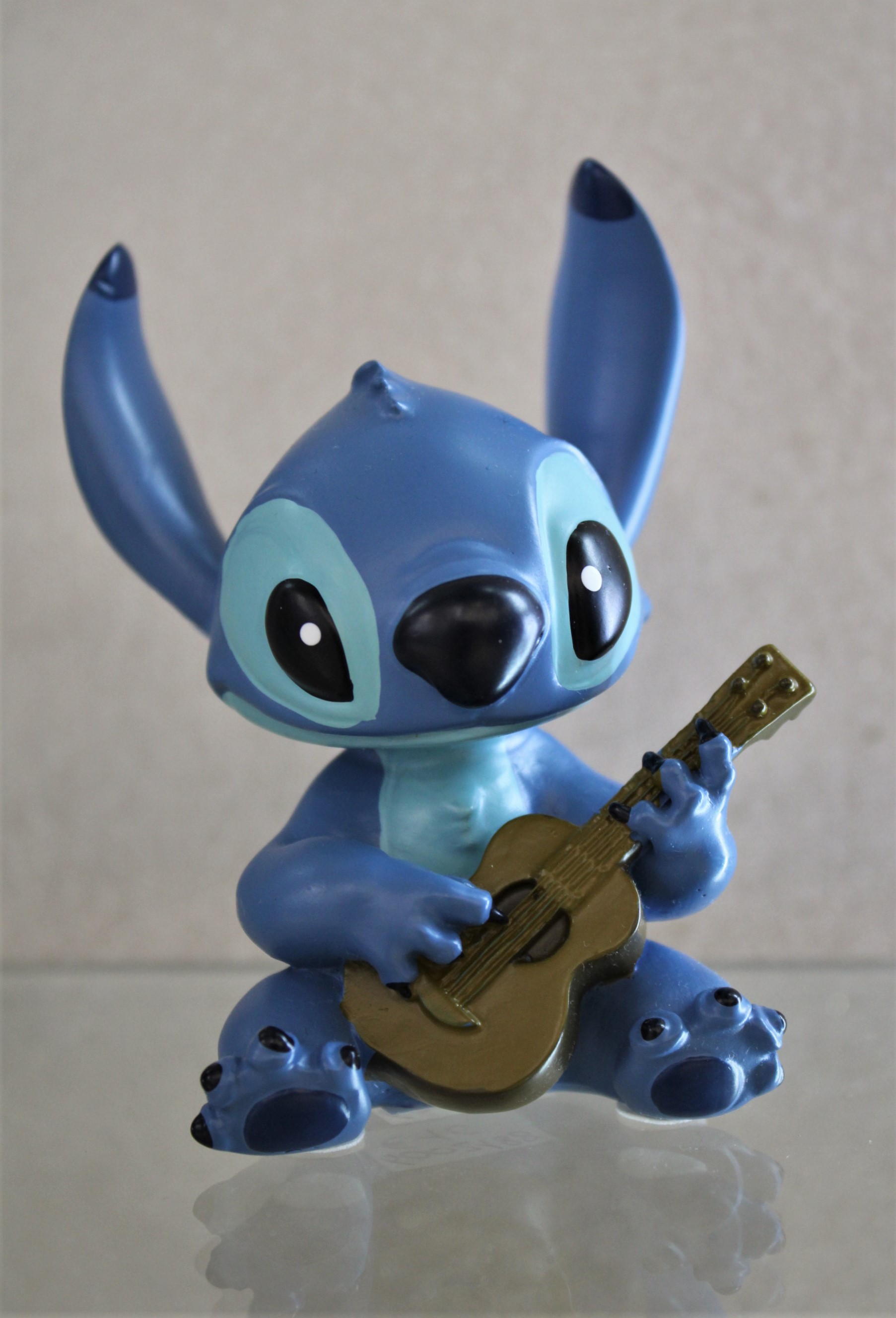 MINI STITCH CON CHITARRA DISNEY SHOWCASE MINI STITCH CON CHITARRA DISNEY SHOWCASE Condividi    Articolo disponibile immediatamente MINI STITCH CON CHITARRA DISNEY SHOWCASE