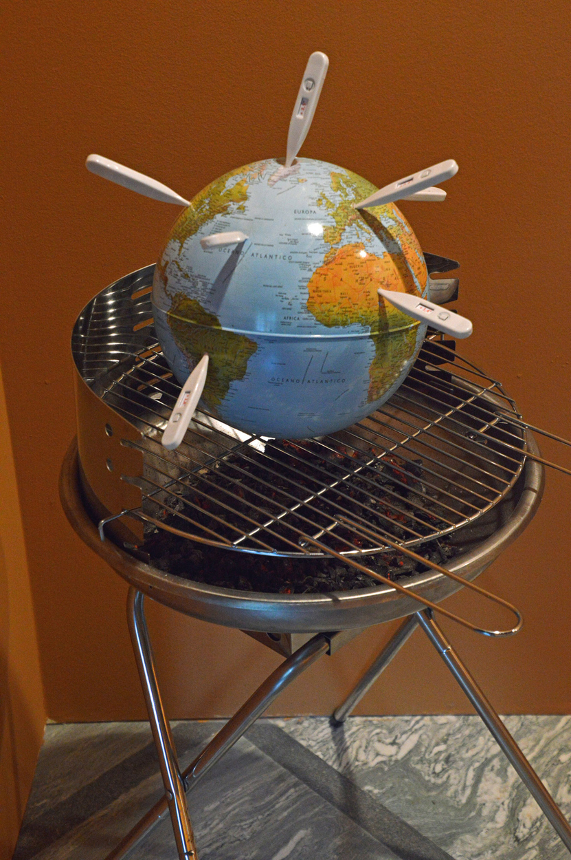 Installation "The World on Grill"