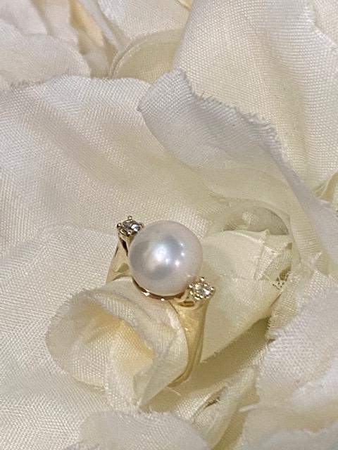 Collezione "Perle" anello in oro giallo, perla e diamanti