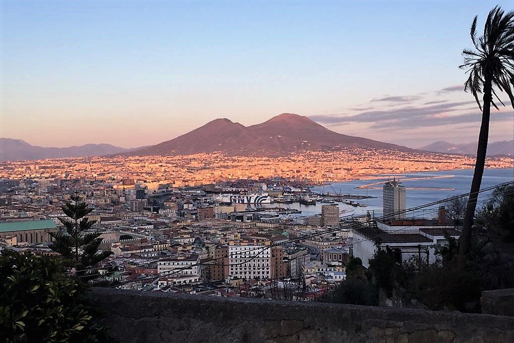 Benvenuti a Napoli, dove il mondo è fatto a scale