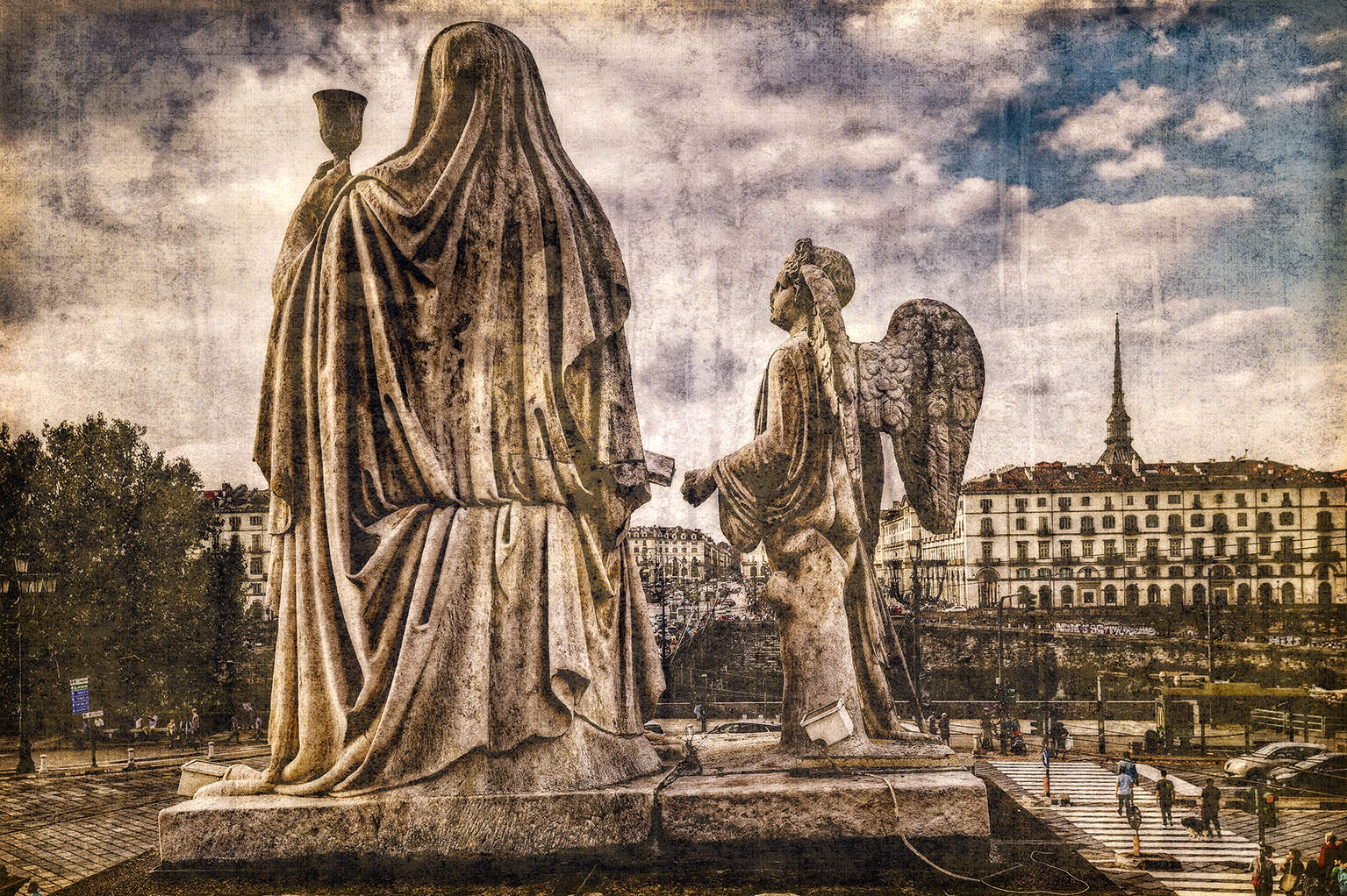 <img src=Torino Gran Madre di Dio statue della religione e della fede©Toni Spagone/realyeasystar.jpg"