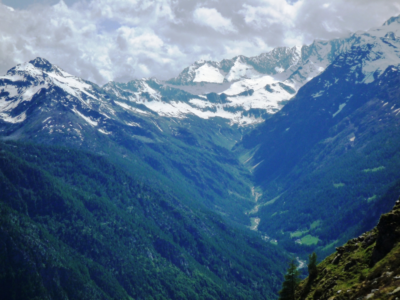 Veduta dei monti sul versante svizzero