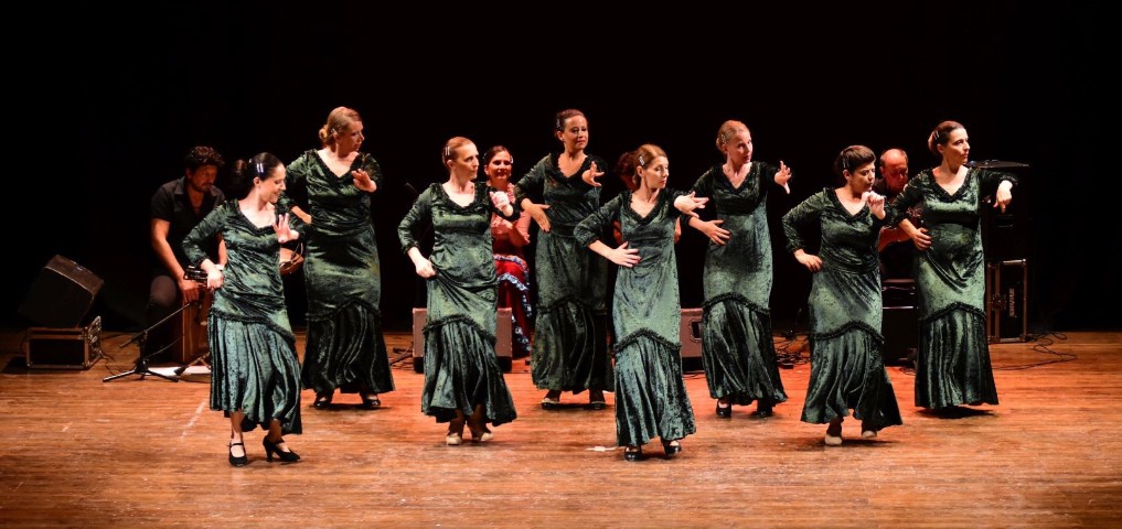 Flamenco arte vivo, il gruppo delle allievi di Francesca Stocchi tra passione e solidarietà