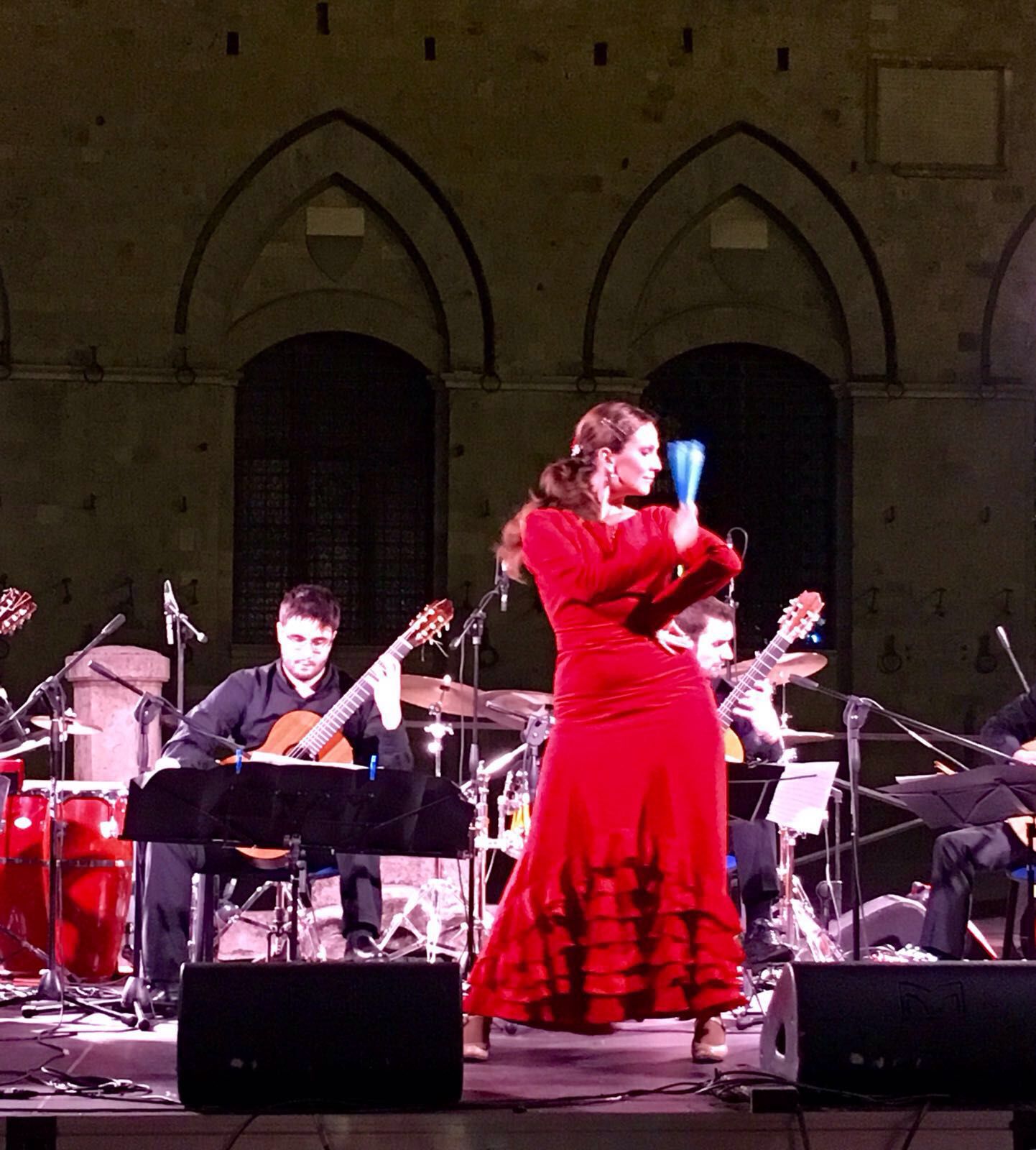 9 settembre a Siena, flamenco in piazza del campo con chitarra e baile dal vivo