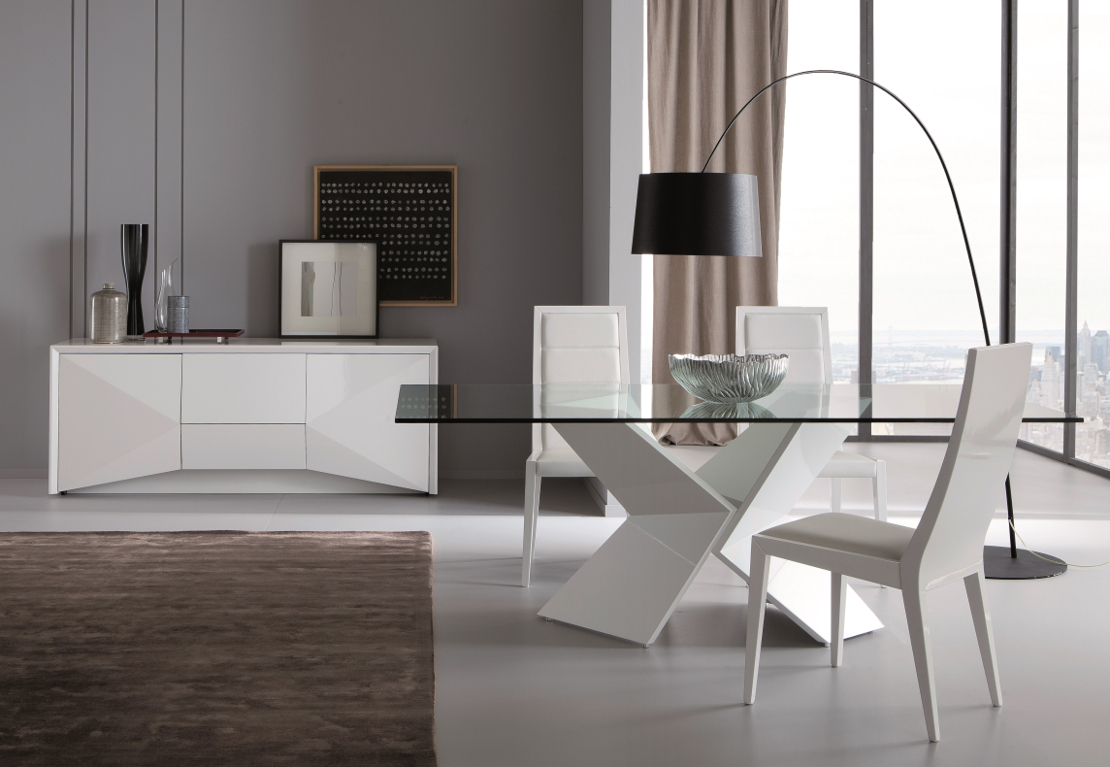 soggiorno moderno colore bianco laccato - madia - tavolo da pranzo con piano in vetro 