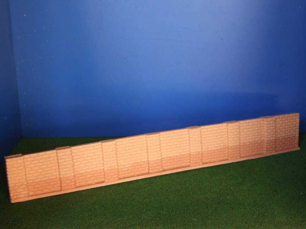 Muro perimetrale con piloni in mattoni rossi H0 1:87 cm. 21X2,8 Krea