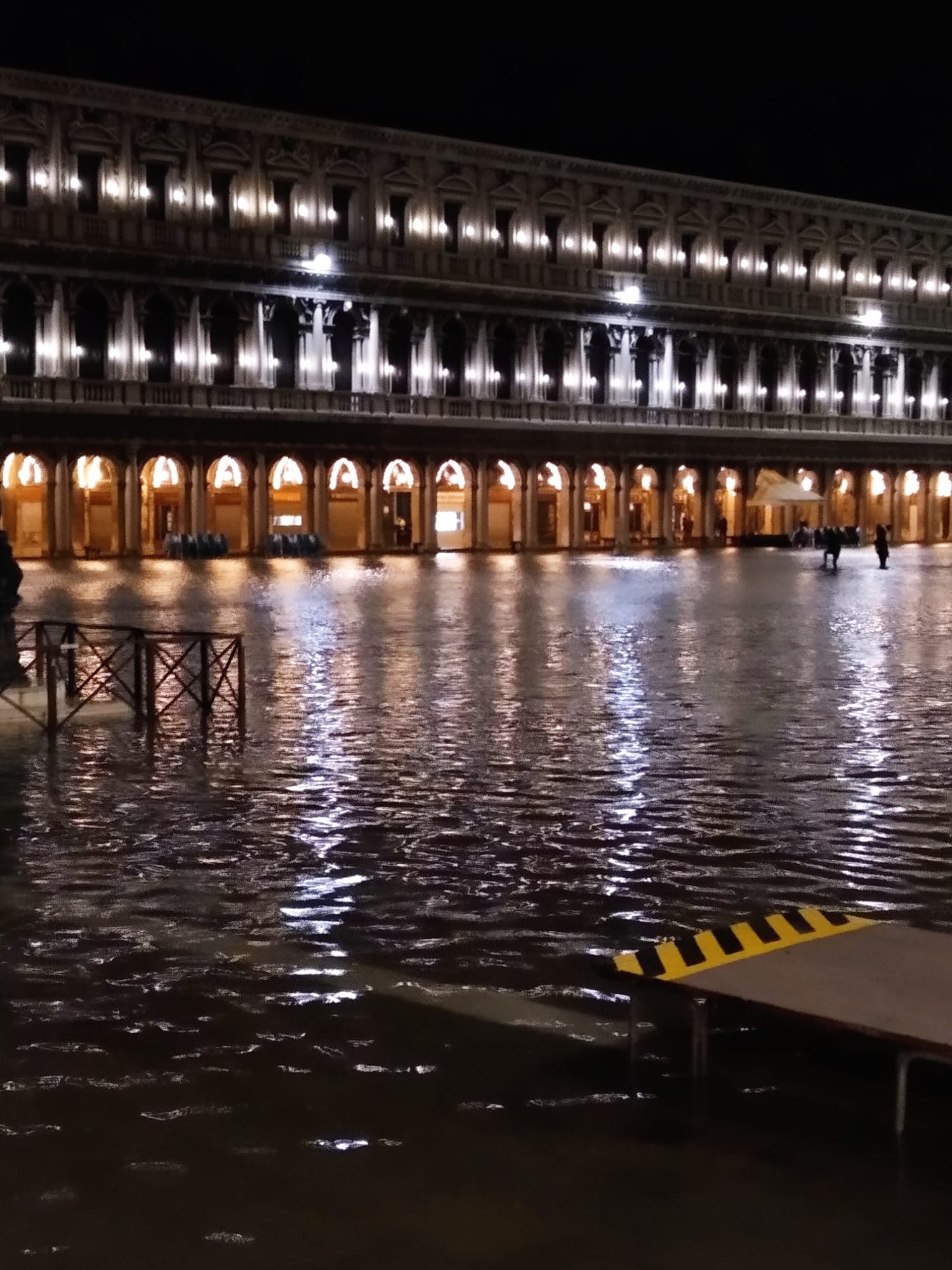Mose: l'acqua alta di Venezia e la gara a chi decide