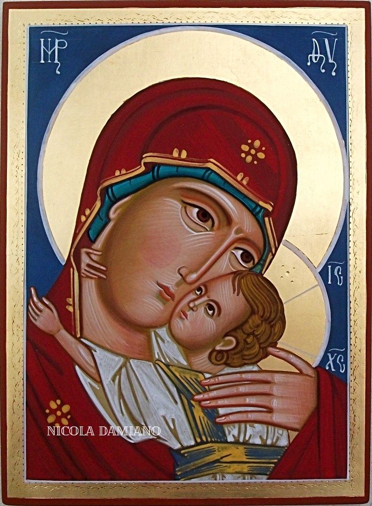 L’Eleousa, la Madonna della Tenerezza, supera la ieratica solennità dell’Odigitria per esprimere l’intensità dell’affetto che lega la Madre al Figlio, e viceversa