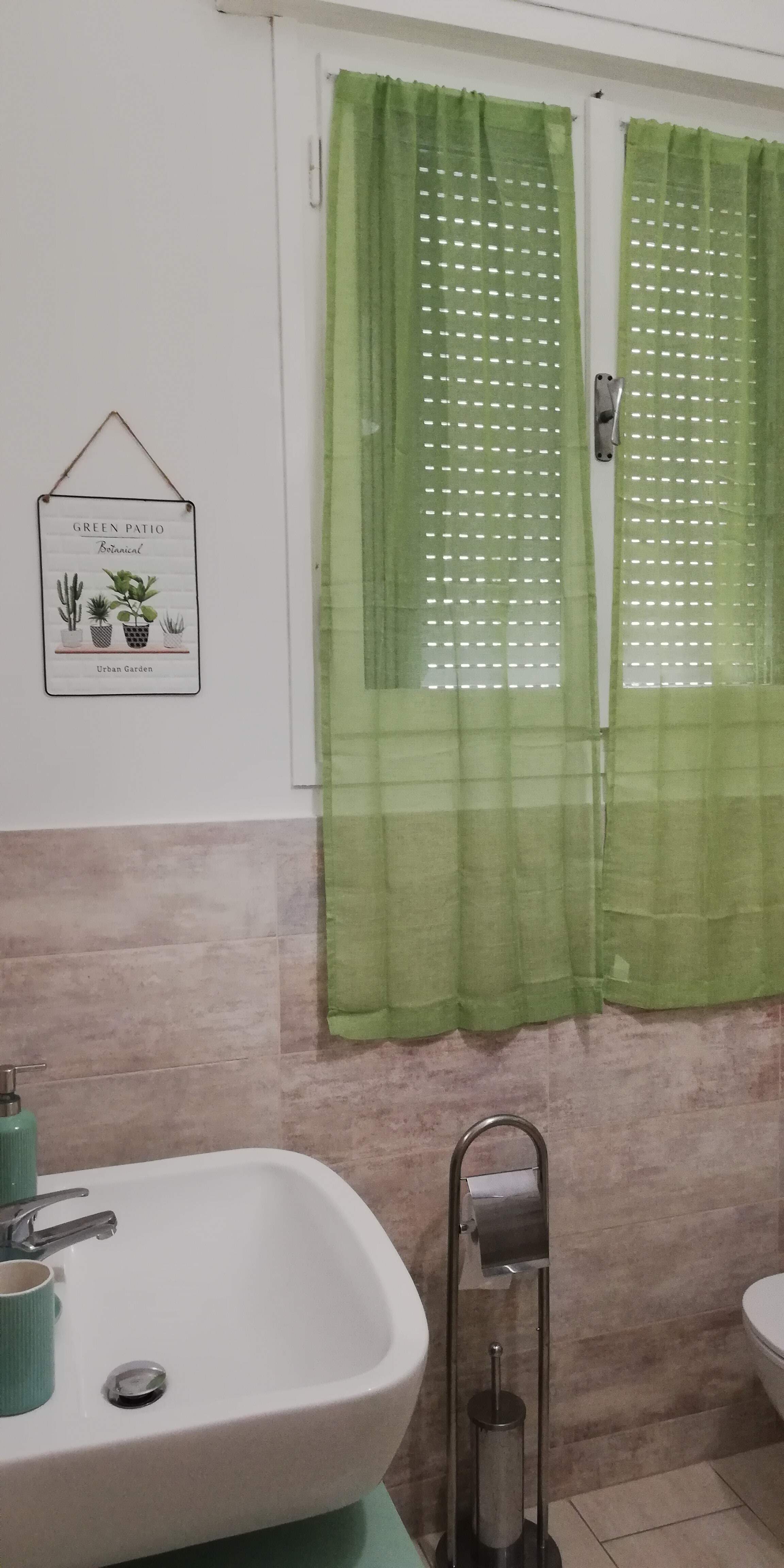 Bagno privato della camera Urban della Finestra sulla fiera B&B